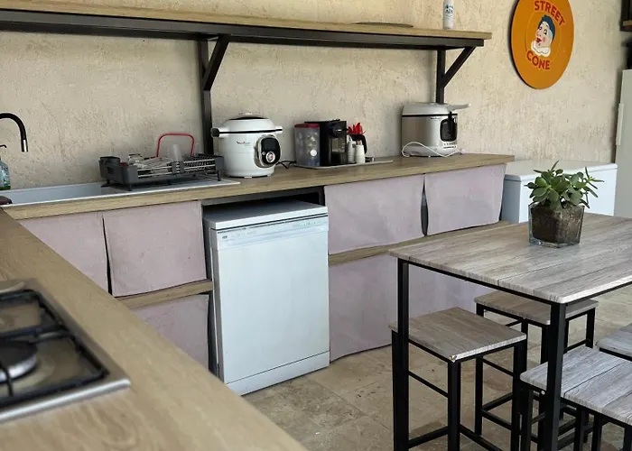 Independant Dans 罗克布伦河畔阿尔让