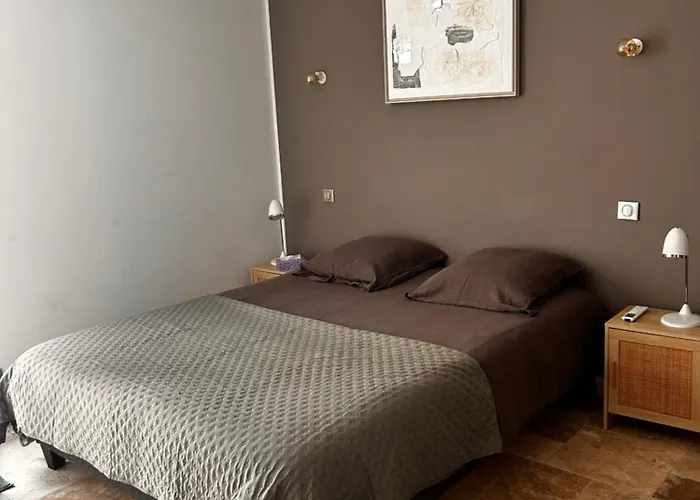 Independant Dans 4* 罗克布伦河畔阿尔让